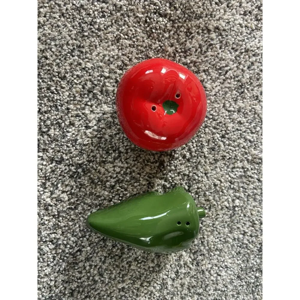 Tomato and Jalapeno Salt and Pepper Shakers New - Picture 1 of 3